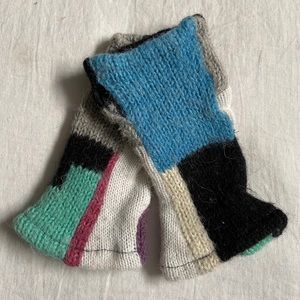 PATCHWORK GLOVE HOLE FROM A QUEBEC DESIGNER